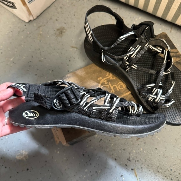 Chaco ZX3 Classic Scatter Black white strappy Sandals - Picture 2 of 7